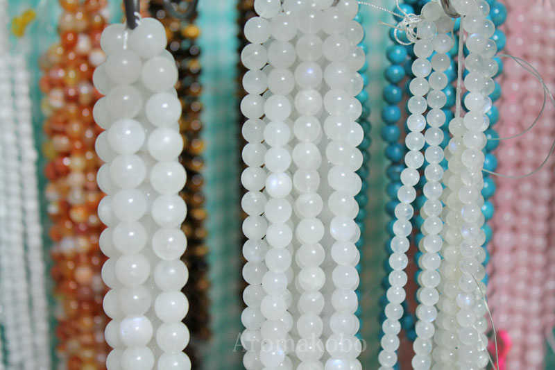 天然石ビーズのムーンストーン