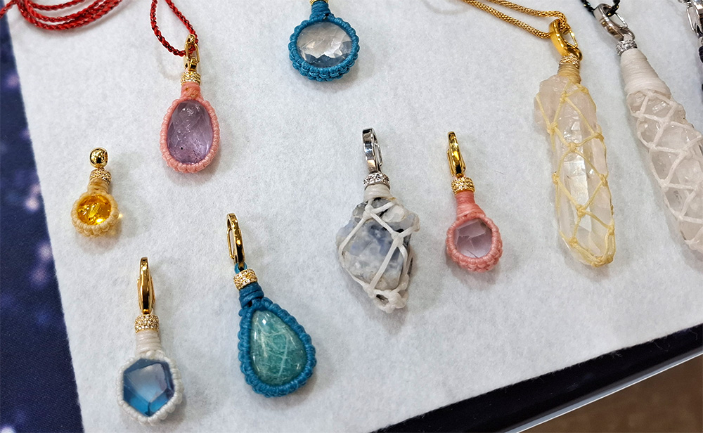 マクラメ編み作品